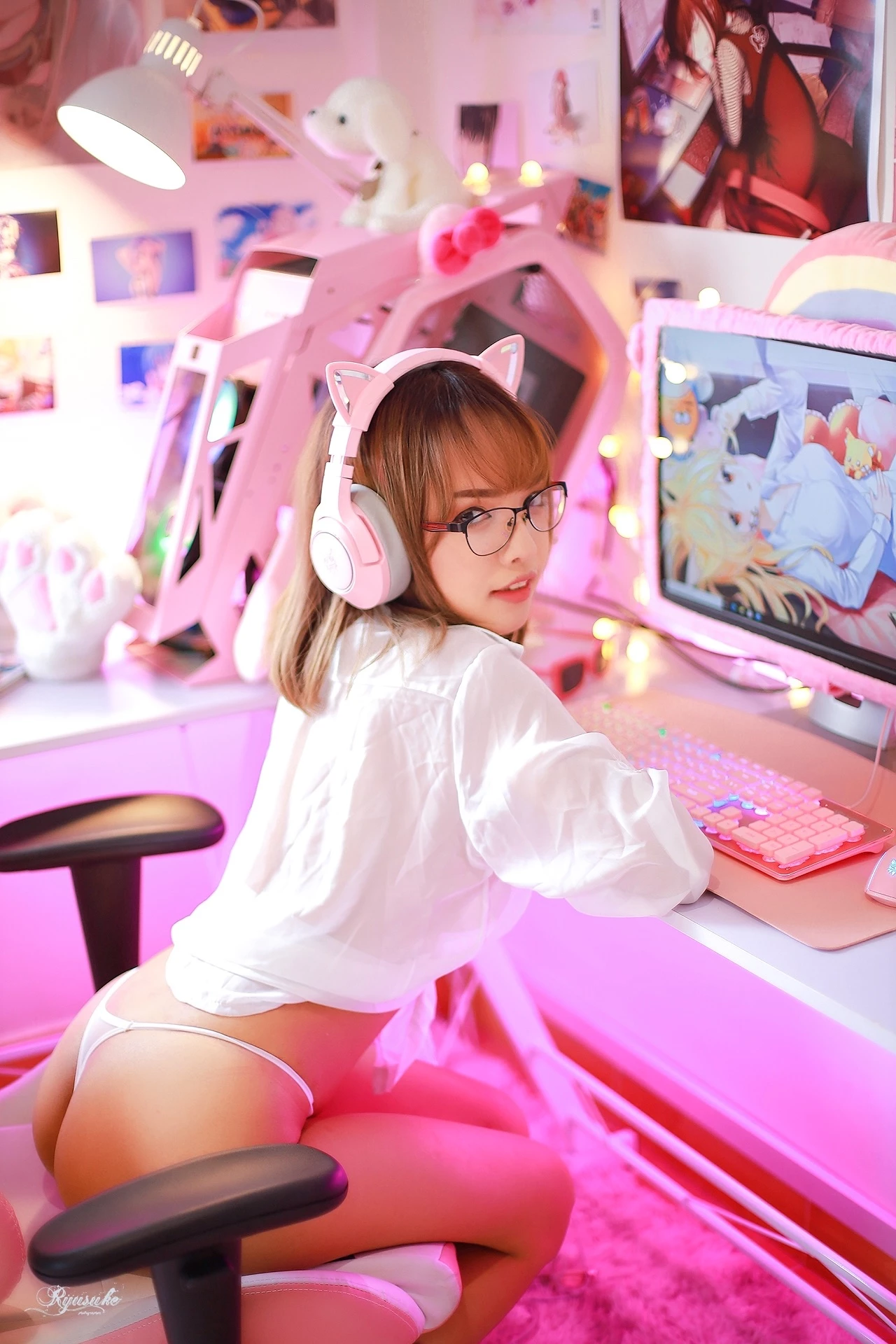 น้องแอน มีชื่อจริงว่า อโณทัย ถาวระ เป็นสาวสวยมากไปด้วยผลงานถ่ายแบบมากมาย